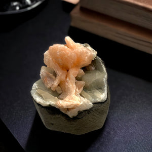 Stilbite on Chalcdedony