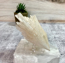 Load image into Gallery viewer, Scolecite