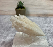 Load image into Gallery viewer, Scolecite