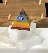 Load image into Gallery viewer, 7 Chakra Pyramid